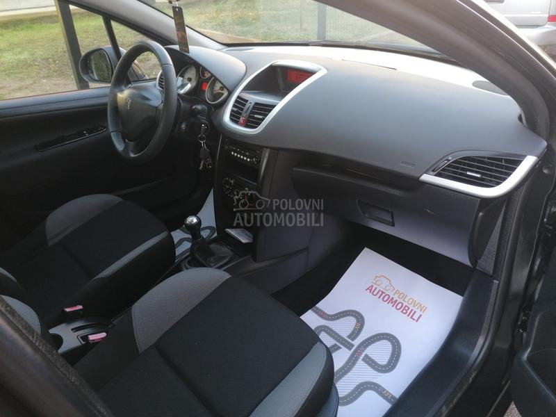 Peugeot 207 1.4i EDITION CH