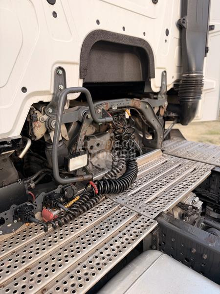 Mercedes Benz Actros 1843