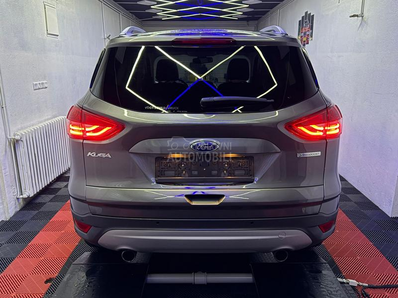 Ford Kuga S A L O N