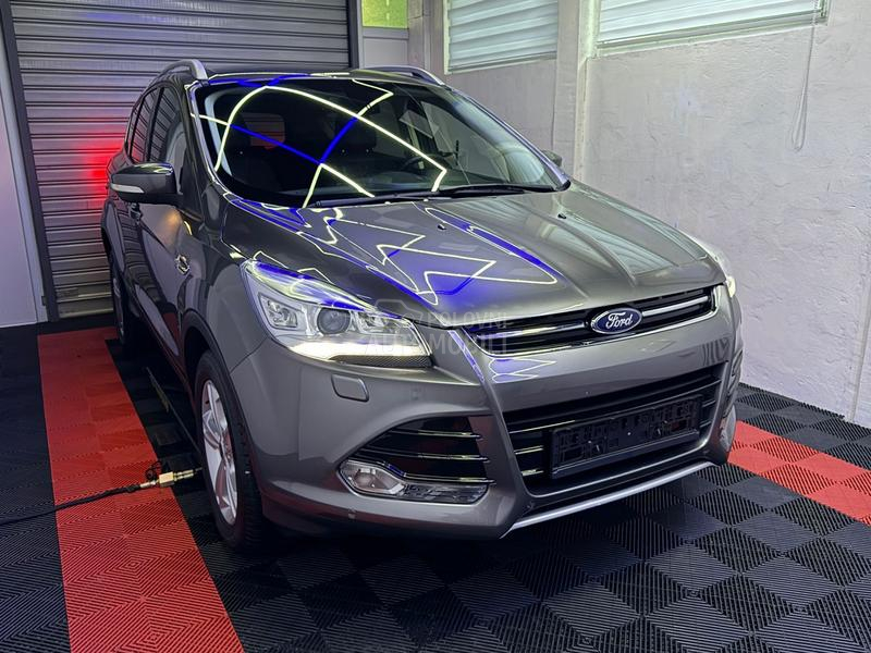 Ford Kuga S A L O N