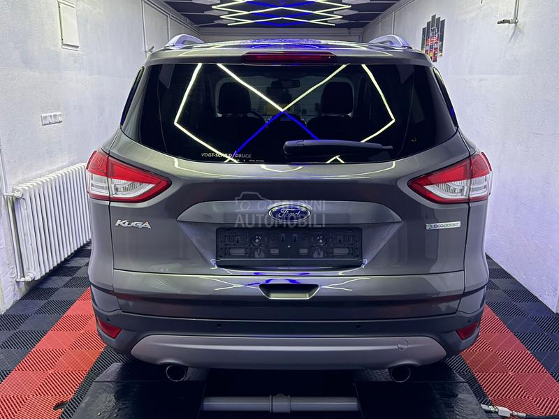 Ford Kuga S A L O N