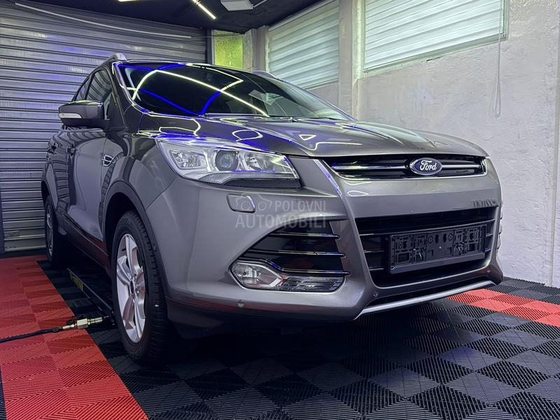Ford Kuga S A L O N