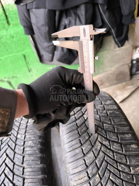 Bridgestone 215/50 R18 Zimska