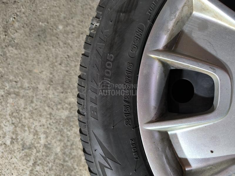 Bridgestone 215/55 R16 Zimska