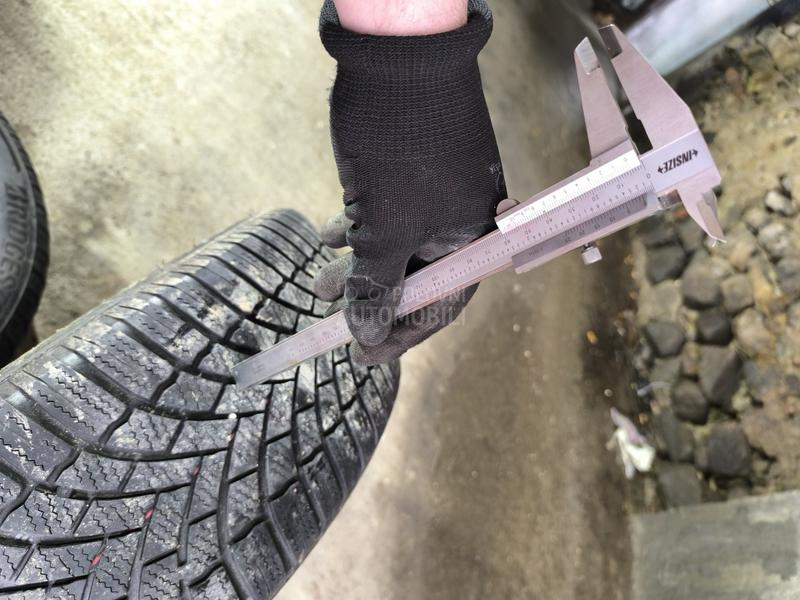 Bridgestone 215/55 R16 Zimska