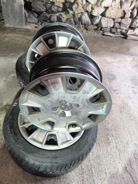 Bridgestone 215/55 R16 Zimska