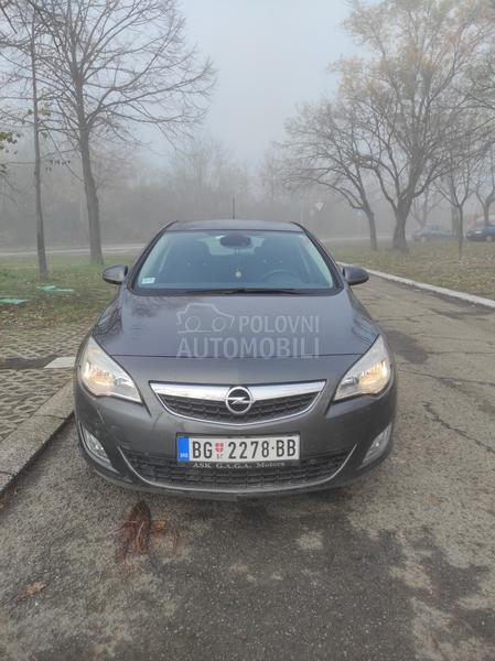 Opel Astra J 