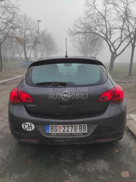 Opel Astra J 