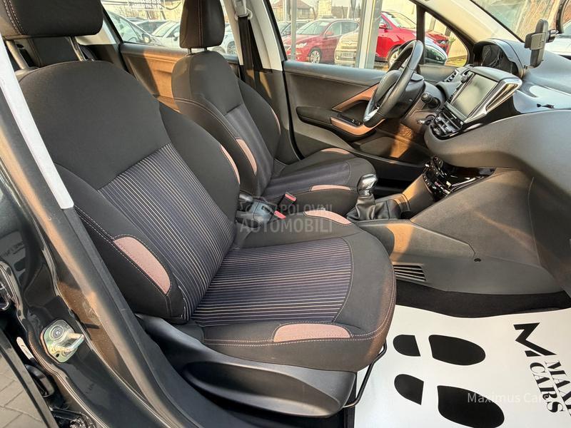 Peugeot 208 1.2b