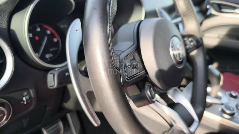 Alfa Romeo Stelvio Karbon/pano