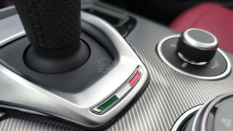 Alfa Romeo Stelvio Karbon/pano