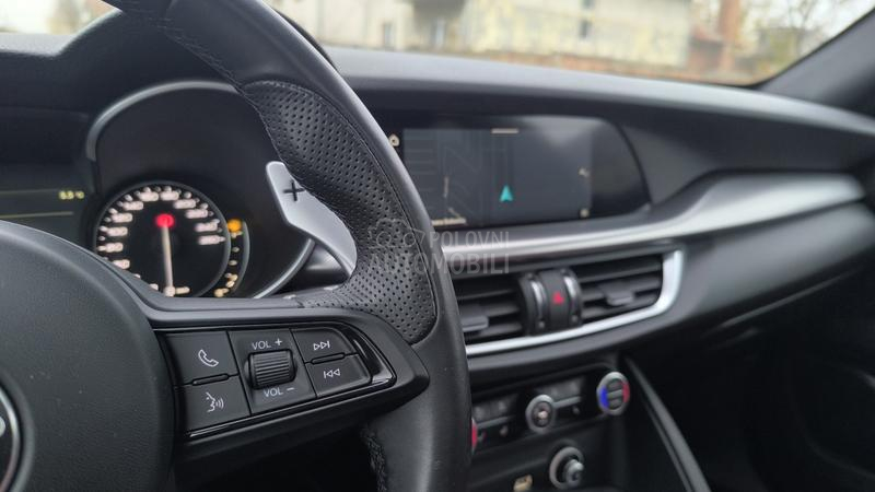 Alfa Romeo Stelvio Karbon/pano