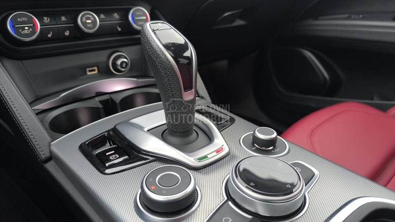 Alfa Romeo Stelvio Karbon/pano