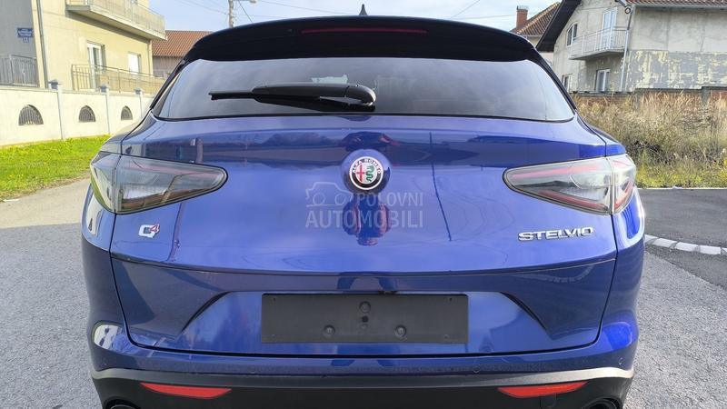 Alfa Romeo Stelvio Karbon/pano