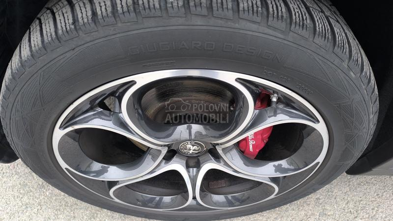 Alfa Romeo Stelvio Karbon/pano