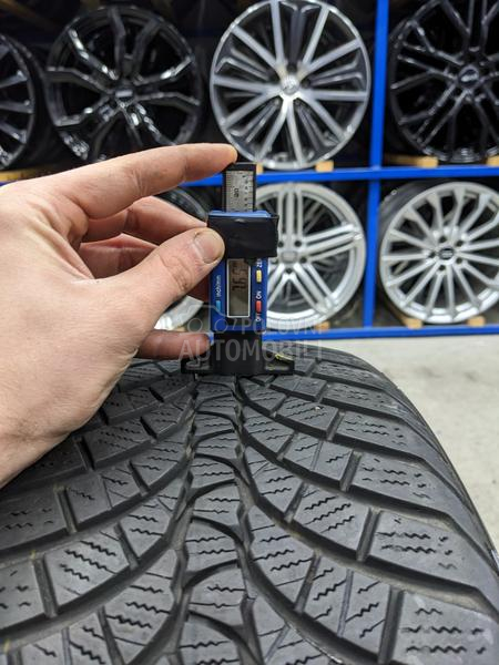 Kumho 225/55 R17 Zimska