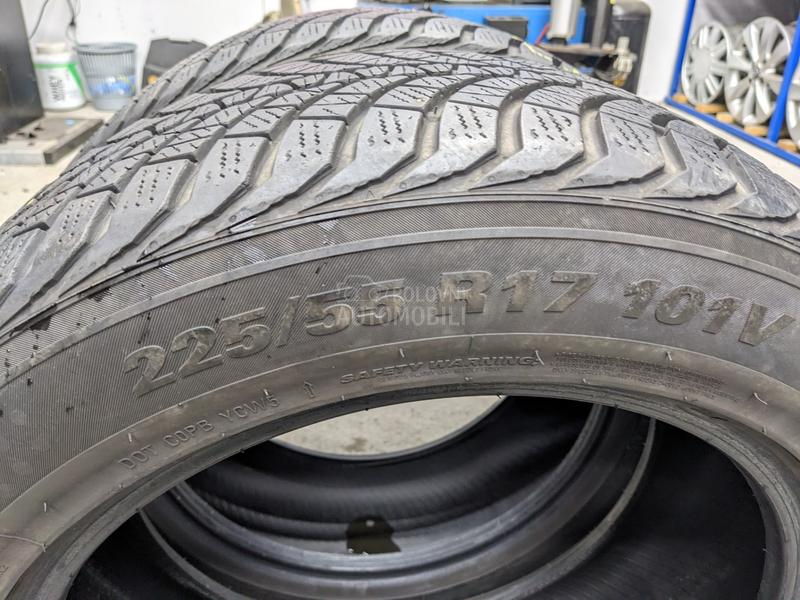 Kumho 225/55 R17 Zimska