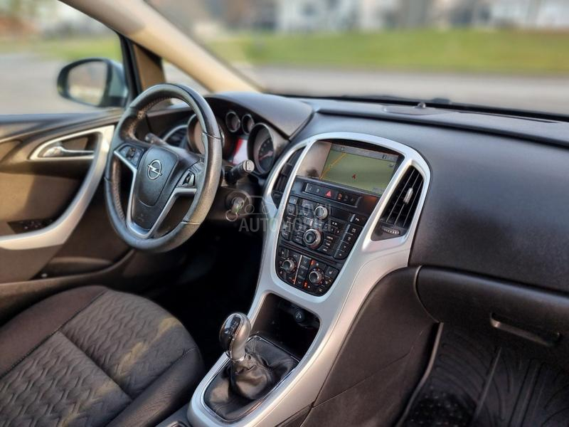 Opel Astra J 1.4T active Ch