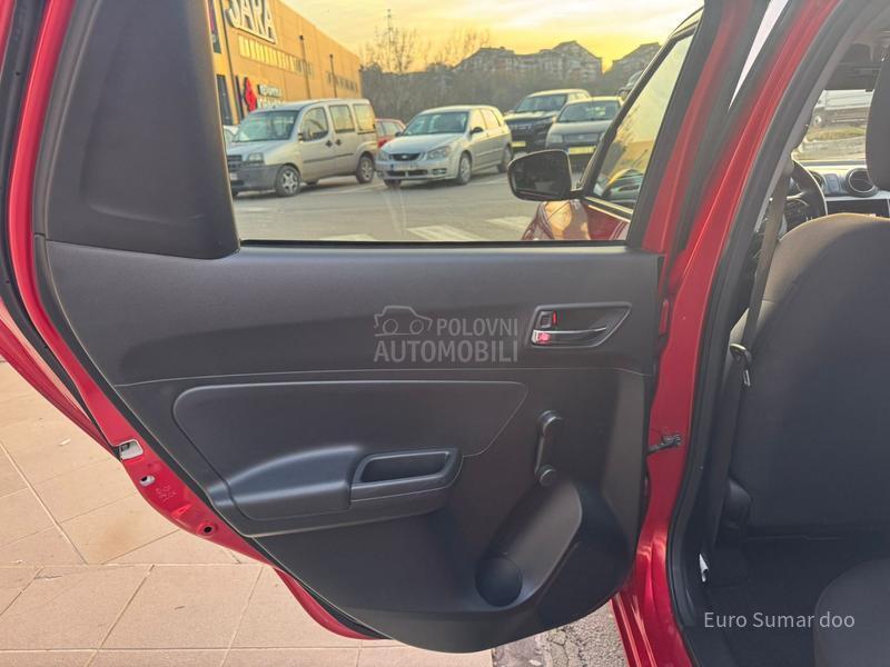 Suzuki Swift PREMIUM 2WD 5MT