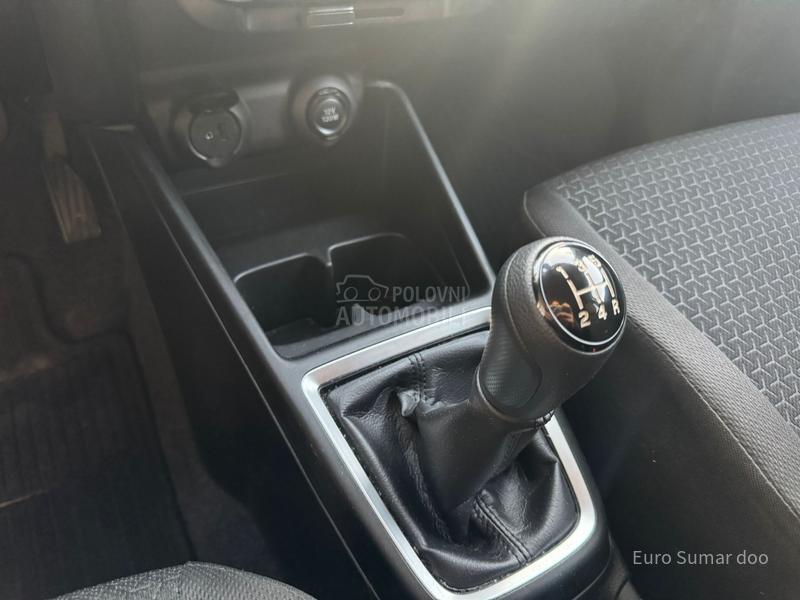 Suzuki Swift PREMIUM 2WD 5MT