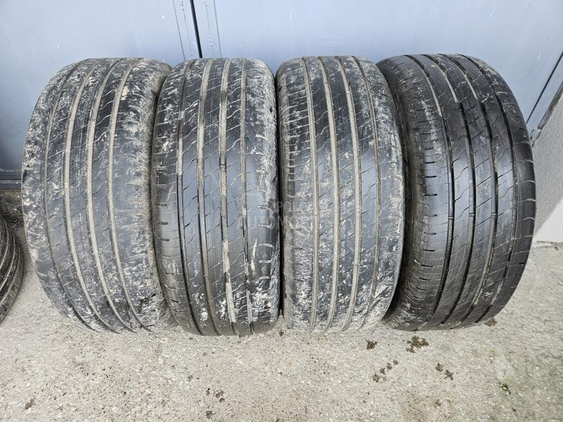 Goodyear 215/55 R17 Letnja