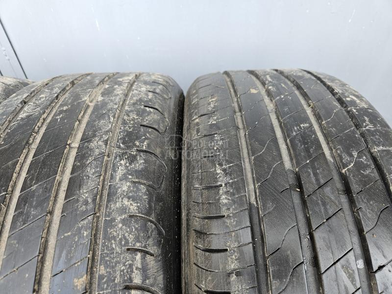 Goodyear 215/55 R17 Letnja