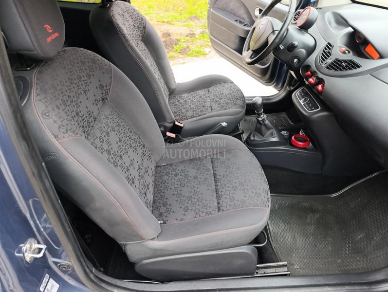 Renault Twingo 1 09000 k m