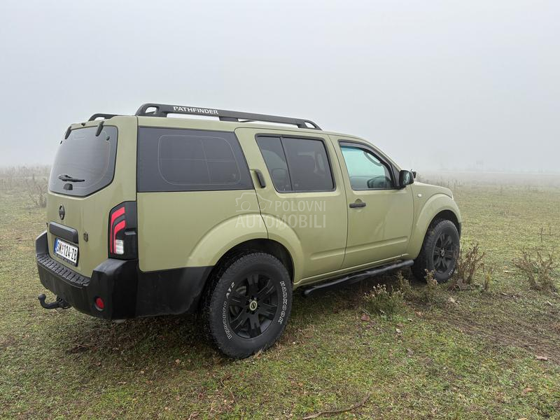 Nissan Pathfinder Army Edition