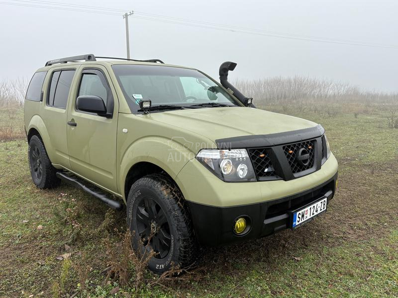 Nissan Pathfinder Army Edition