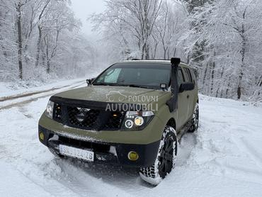 Nissan Pathfinder Army Edition