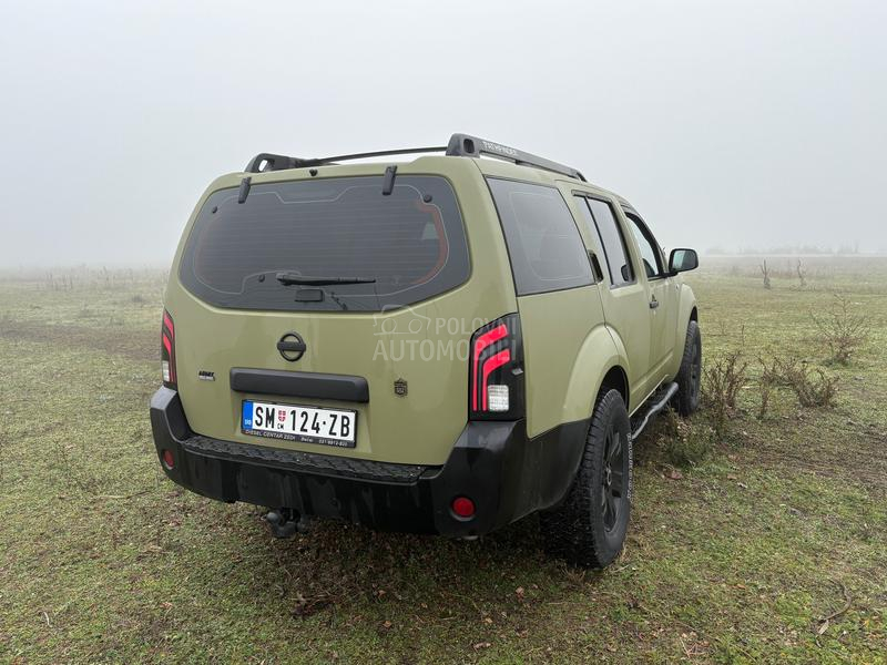 Nissan Pathfinder Army Edition