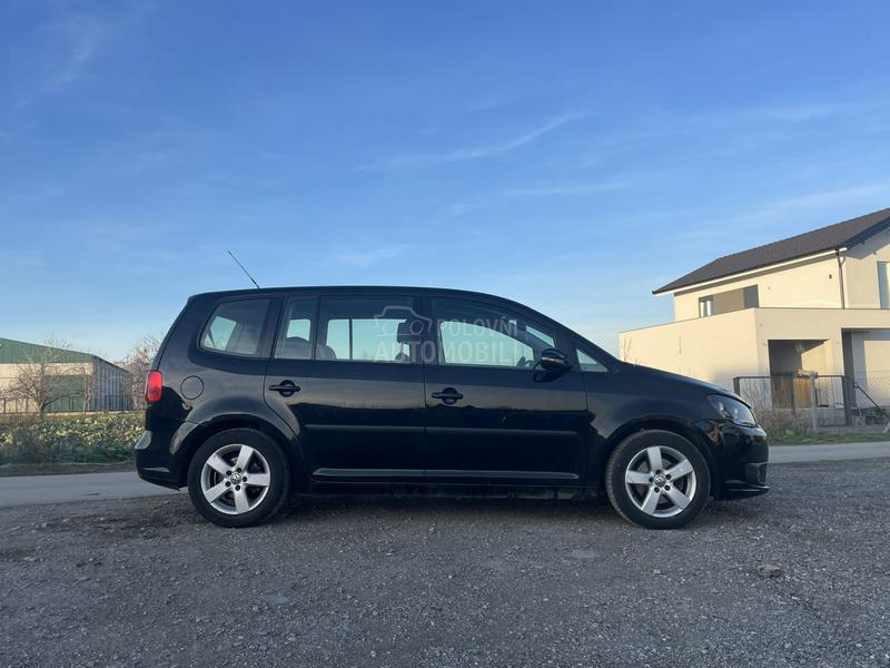 Volkswagen Touran 2.0 DSG 4X4 7SED