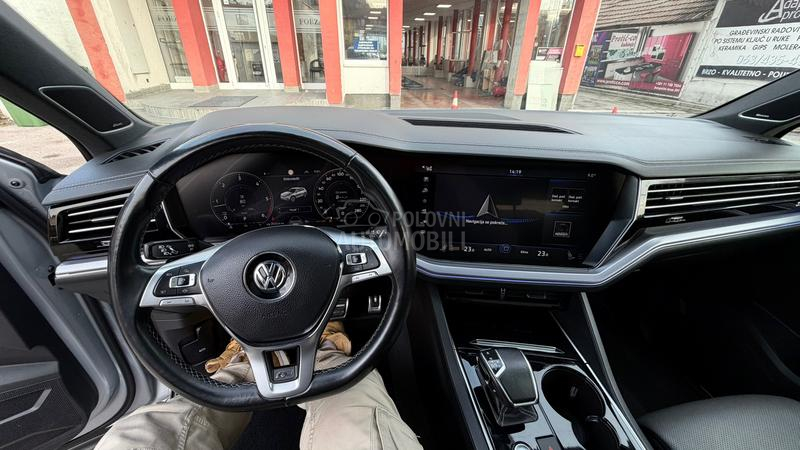Volkswagen Touareg 3 R line Matrix