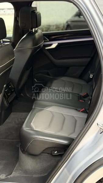 Volkswagen Touareg 3 R line Matrix