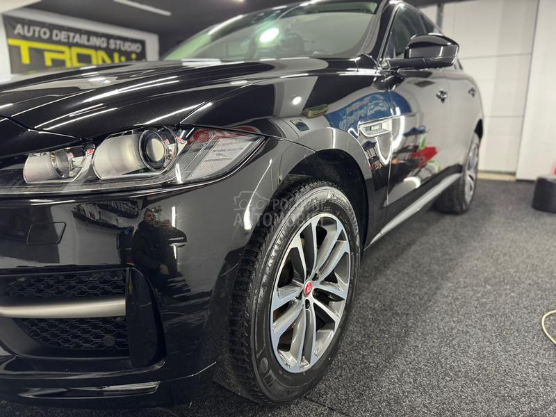 Jaguar F pace R Sport