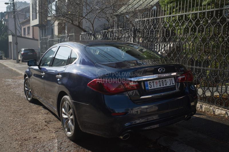 Infiniti Q70 2.2