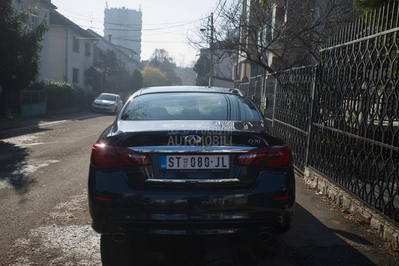 Infiniti Q70 2.2