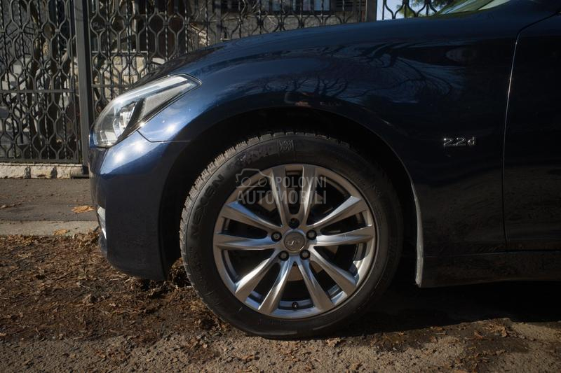 Infiniti Q70 2.2