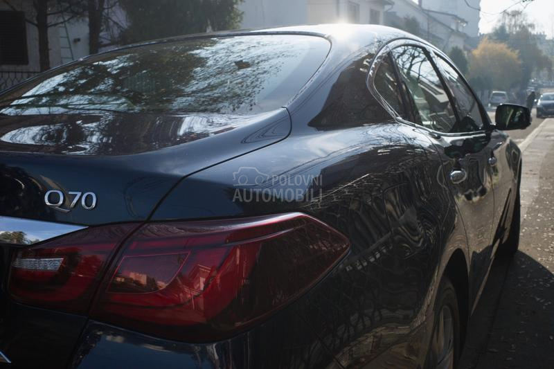 Infiniti Q70 2.2