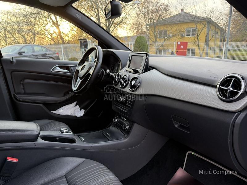 Mercedes Benz B 180 PREMIUM