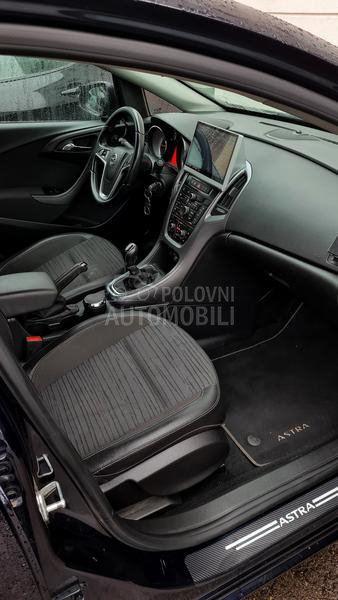 Opel Astra J 