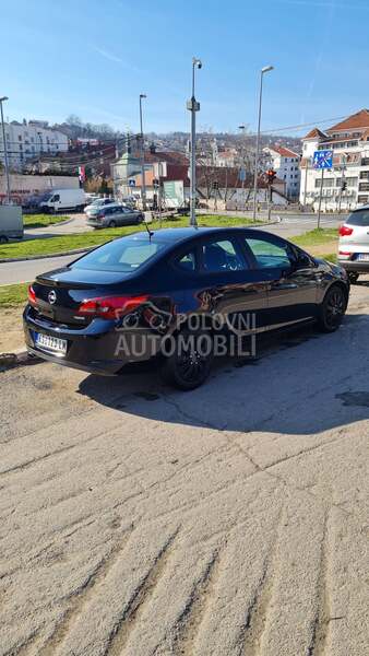 Opel Astra J 