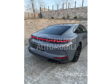 Porsche Panamera 4