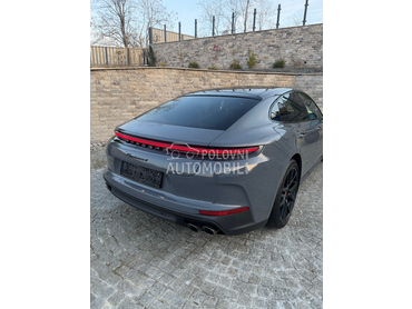 Porsche Panamera 4