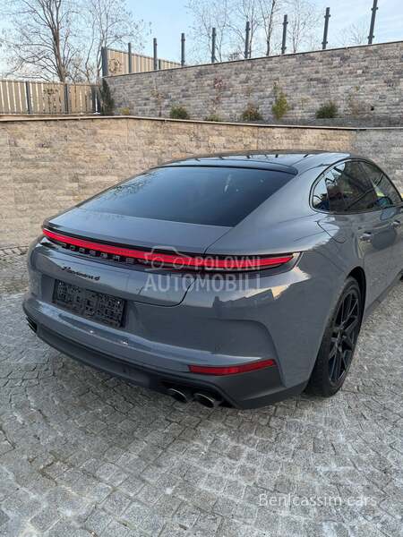 Porsche Panamera 4
