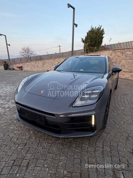 Porsche Panamera 4