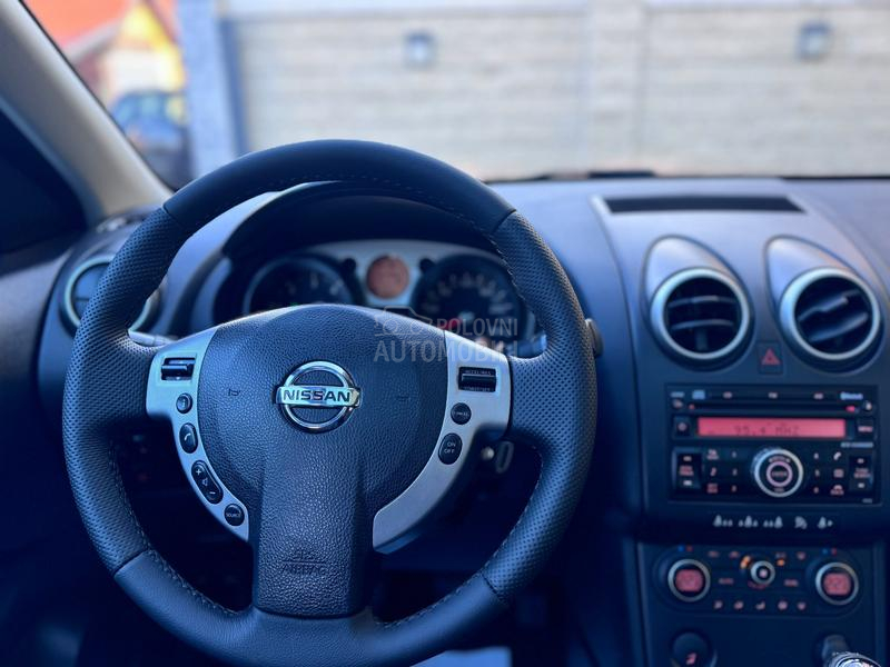 Nissan Qashqai 2.0dci 4WD TEKNA CH