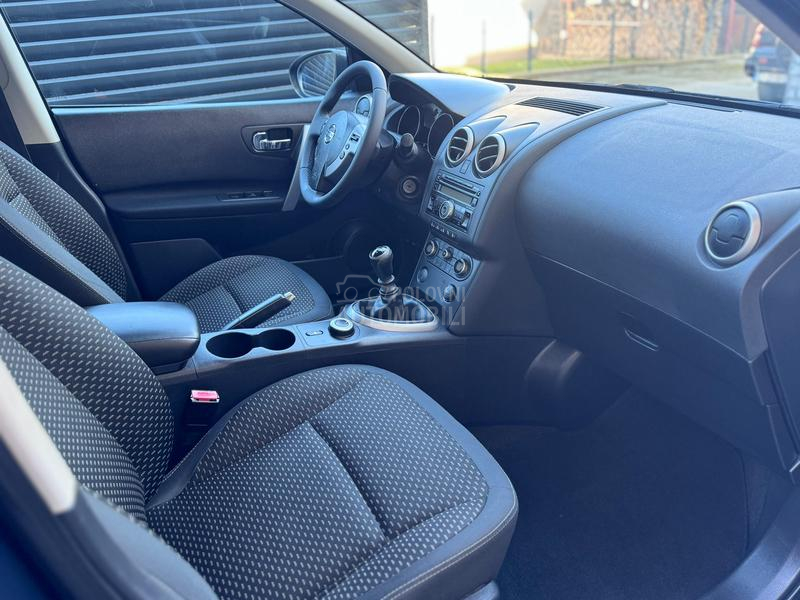 Nissan Qashqai 2.0dci 4WD TEKNA CH