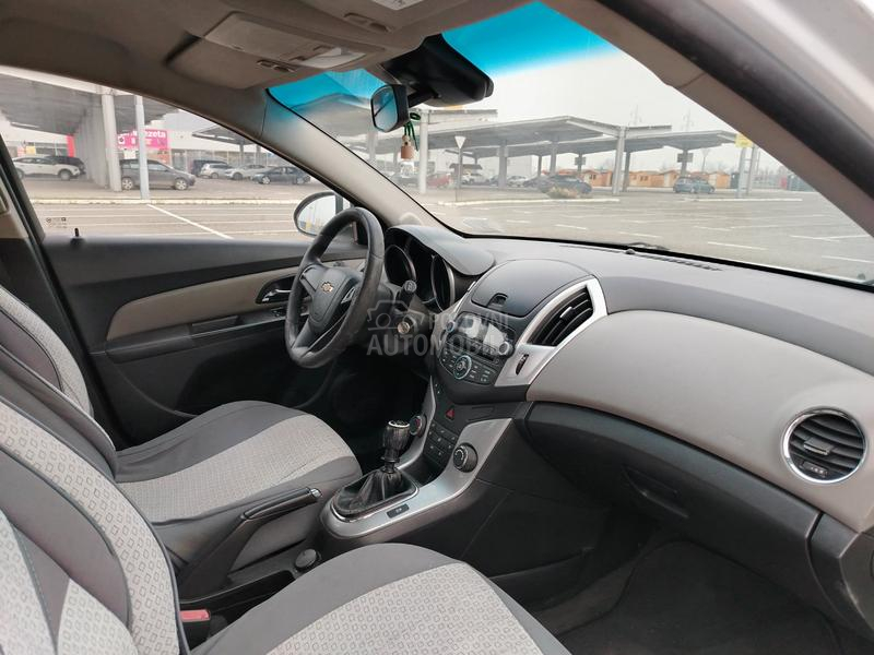 Chevrolet Cruze 1.6 P L I N