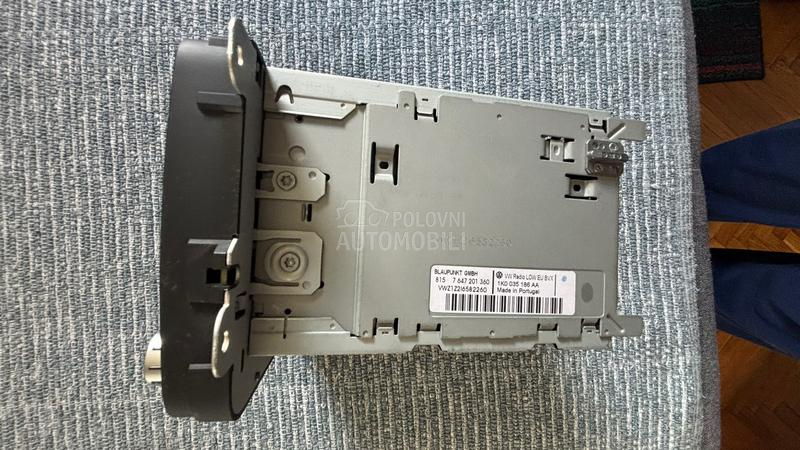 Prodajem Radio CD pleyer